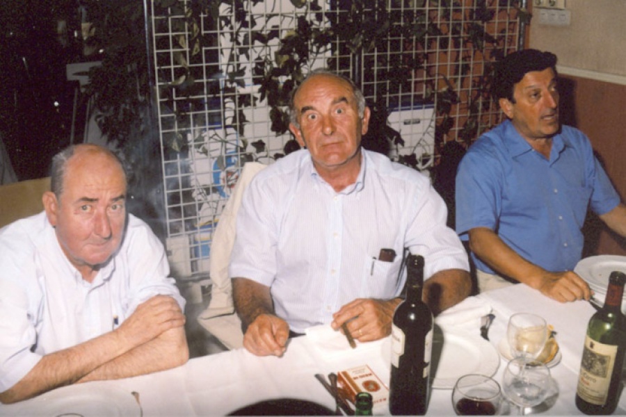 35 - En el restaurante Oasis - 2001